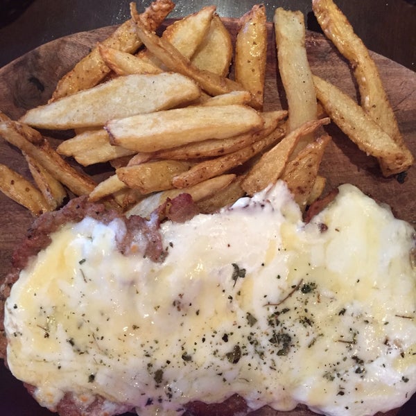 11/3/2017 tarihinde Paty M.ziyaretçi tarafından Escarapela, Bodegón Argentino'de çekilen fotoğraf