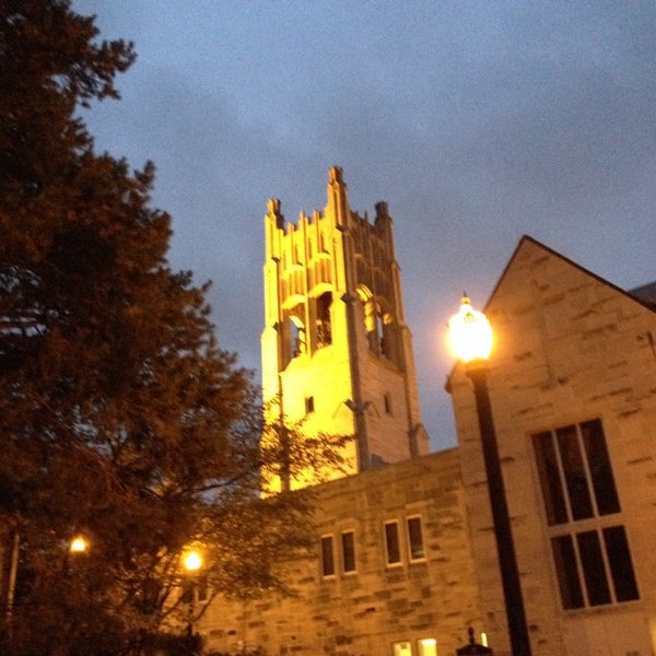Foto scattata a St Margaret Mary&#39;s Catholic Church and School da Joe C. il 10/22/2013
