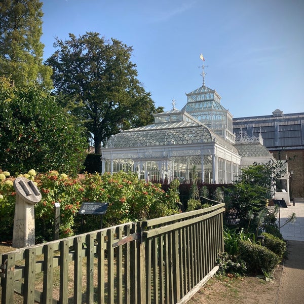 Photo taken at Horniman Museum and Gardens by Suz E. on 9/19/2020
