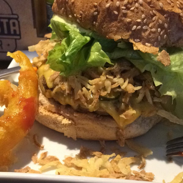 9/23/2016 tarihinde Meire L.ziyaretçi tarafından Paulista Burger'de çekilen fotoğraf