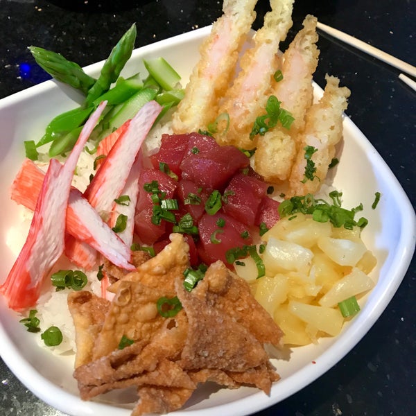 7/22/2017에 Rick C.님이 Bento Asian Kitchen &amp; Sushi에서 찍은 사진
