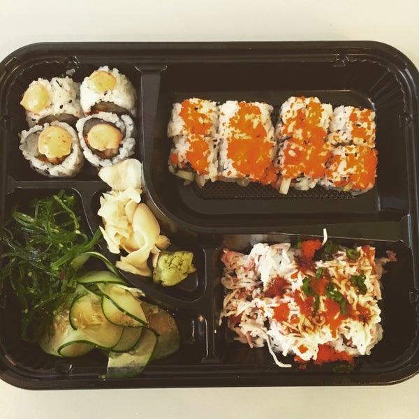 Foto tomada en Bento Asian Kitchen &amp; Sushi  por Rick C. el 12/22/2015