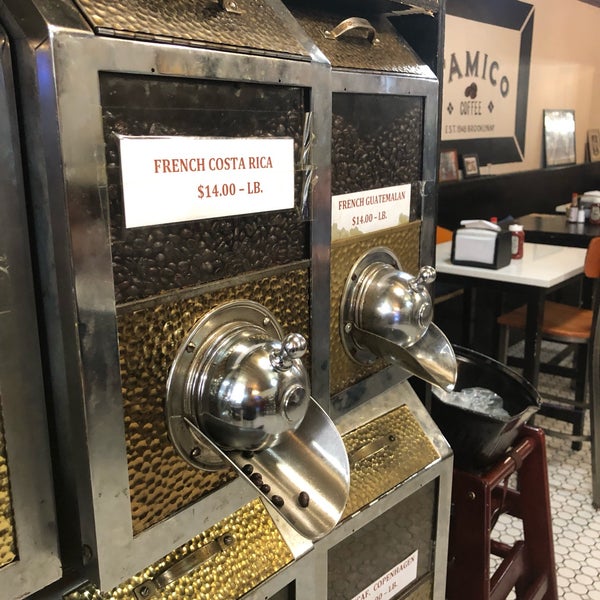 Foto diambil di D&#39;Amico Coffee Roasters oleh Willie M. pada 8/24/2019