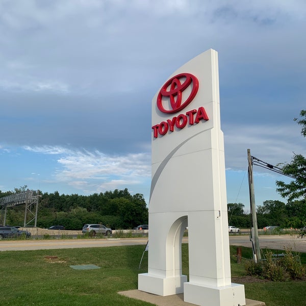 Northbrook Toyota Car Dealership in Northbrook