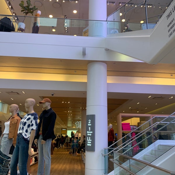 Gap best sale michigan ave