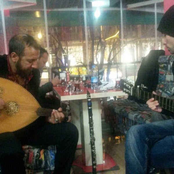 Das Foto wurde bei Cadde Cafe von İlkay Bilal G. am 12/5/2014 aufgenommen