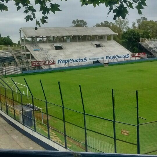 Foto tirada no(a) Estadio Juan Carmelo Zerillo (Club de Gimnasia y Esgrima de La Plata) por Facundo R. em 1/9/2016