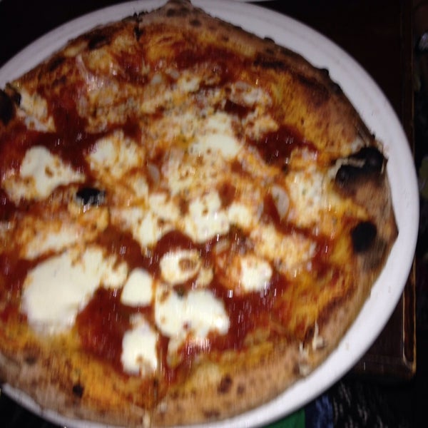 The marinara pizza with mozzarella is just scrumptious!