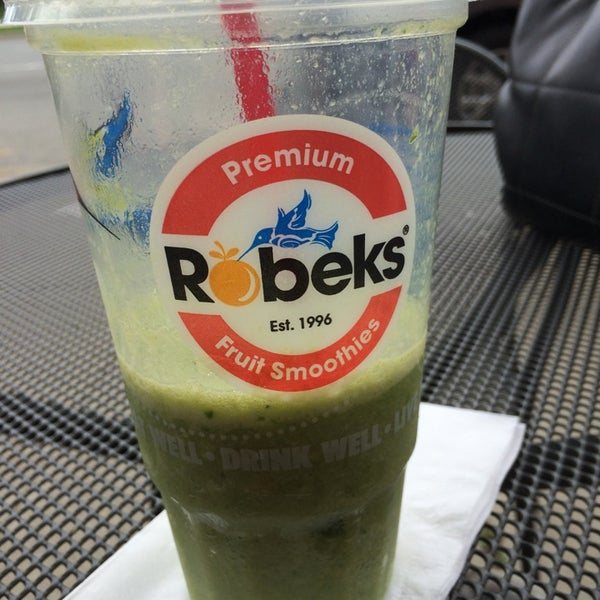 Photo prise au Robeks Fresh Juices &amp; Smoothies par Yasemin B. le5/31/2014