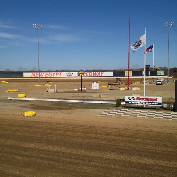 รูปภาพถ่ายที่ New Egypt Speedway โดย Phil J. เมื่อ 4/10/2014