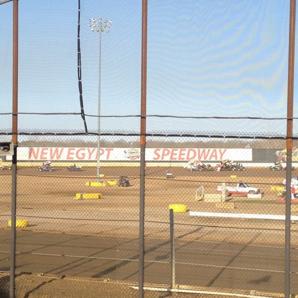 รูปภาพถ่ายที่ New Egypt Speedway โดย Phil J. เมื่อ 4/12/2014