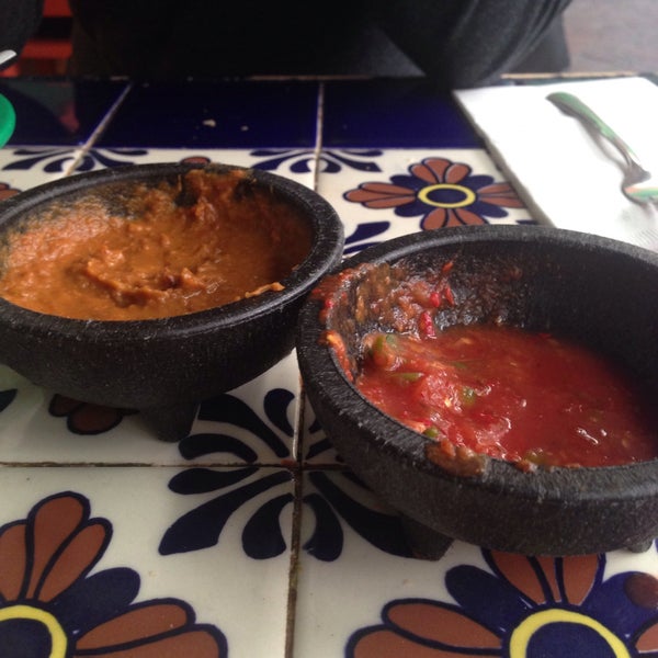 Foto scattata a Los Toros Mexican Restaurant da Hovik S. il 4/20/2015