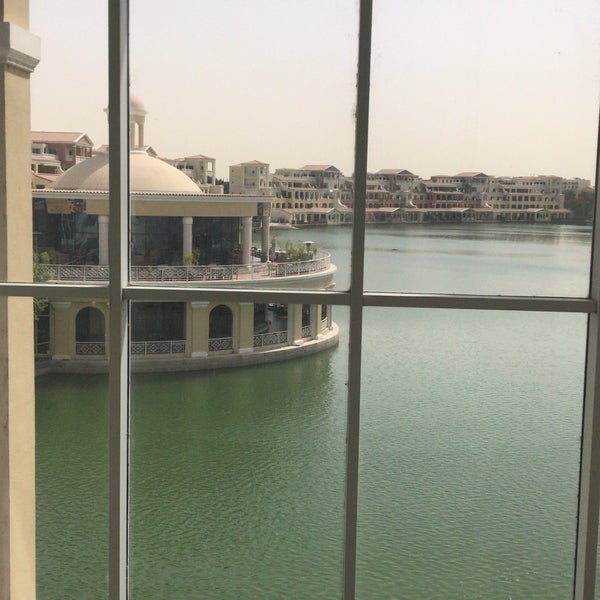Foto tomada en Courtyard by Marriott Dubai, Green Community  por Ghinwa C. el 5/17/2018