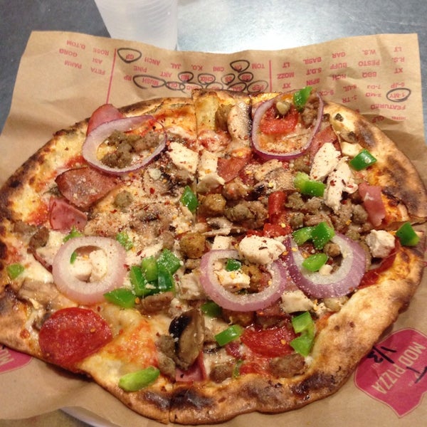 12/24/2013にTee M.がMod Pizzaで撮った写真