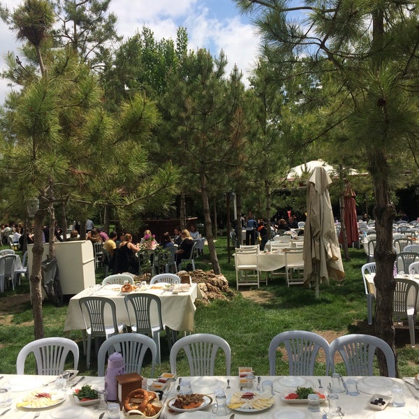 Photo taken at Balıklı Bahçe Et ve Balık Restoranı by Mesut A. on 5/13/2018