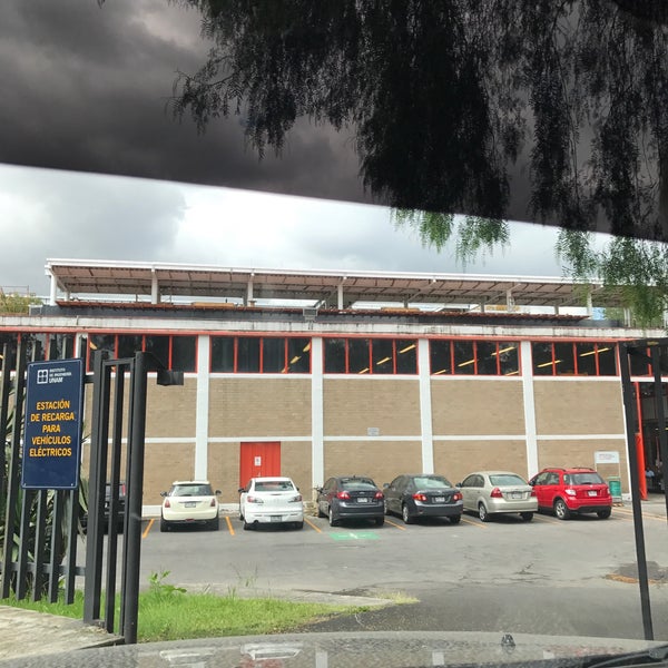 Photo taken at UNAM Facultad de Medicina by Ulises R. on 11/4/2016