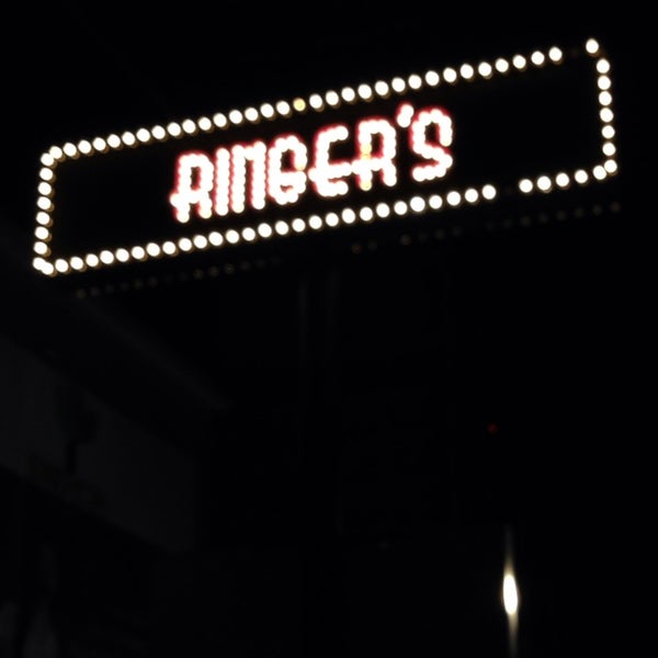 11/9/2013 tarihinde Alexis M.ziyaretçi tarafından Ringers - Telephone Bar &amp; Grill'de çekilen fotoğraf