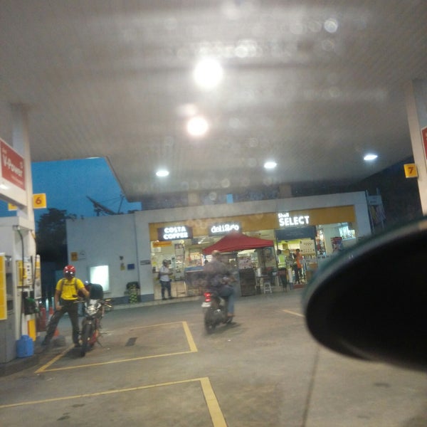 Photo taken at Shell by Puchong on 10/4/2019
