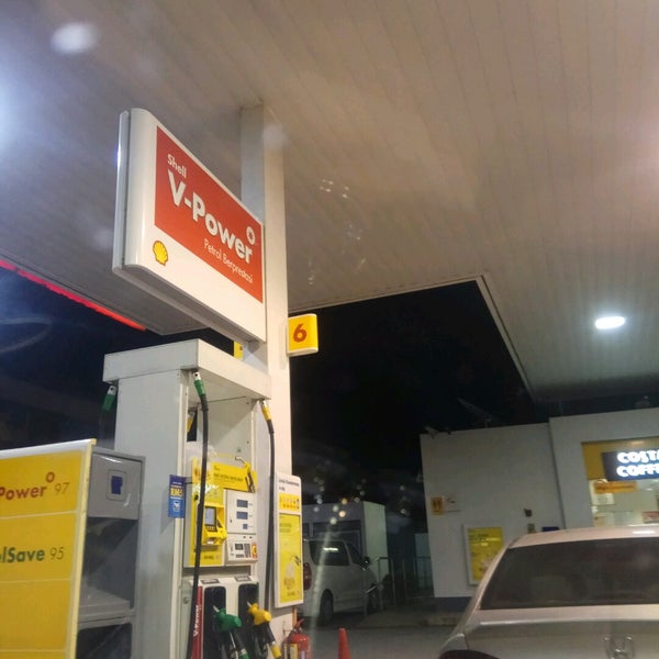 Photo taken at Shell by Puchong on 12/5/2019
