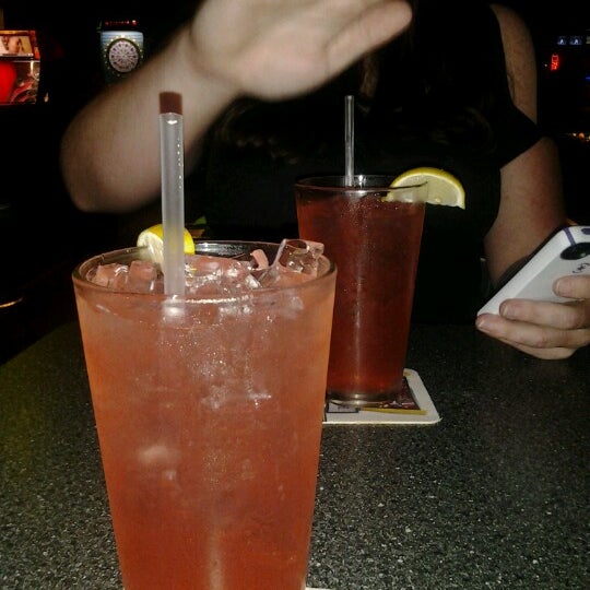 Foto diambil di Peabody&#39;s Restaurant. Bar &amp; Billiards oleh Amanda M. pada 8/25/2012