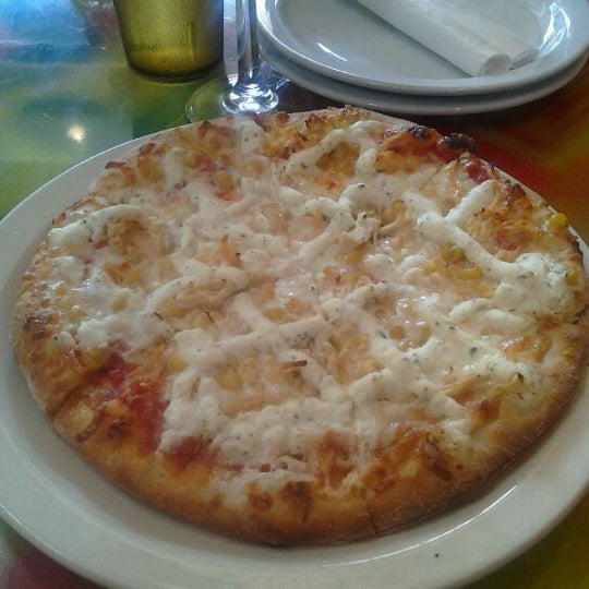 Das Foto wurde bei Pizza Orgasmica &amp; Brewing Co. von Elissa L. am 2/11/2012 aufgenommen
