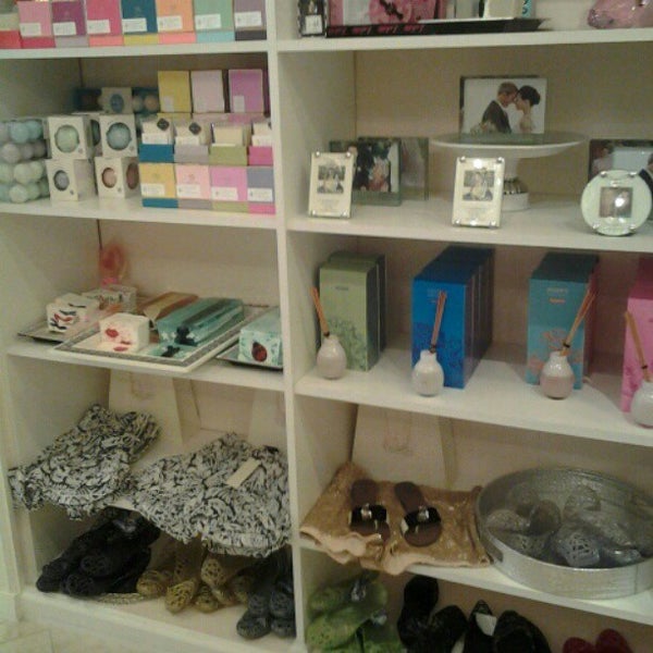 รูปภาพถ่ายที่ My Bestfriend&#39;s Closet โดย Jane J. เมื่อ 5/2/2012
