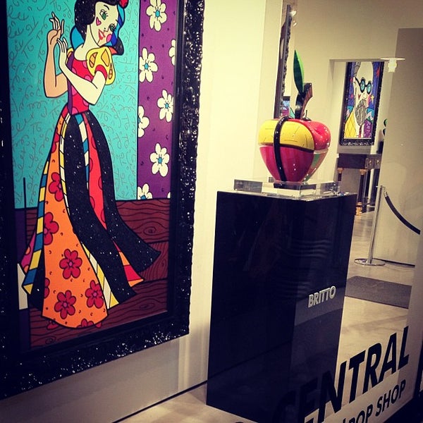 Photo taken at Britto Central Gallery by Beto S. on 6/19/2012