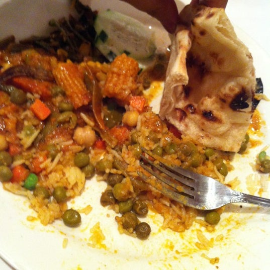 Das Foto wurde bei Akbar Indian Restaurant von Lisa P. am 6/10/2012 aufgenommen