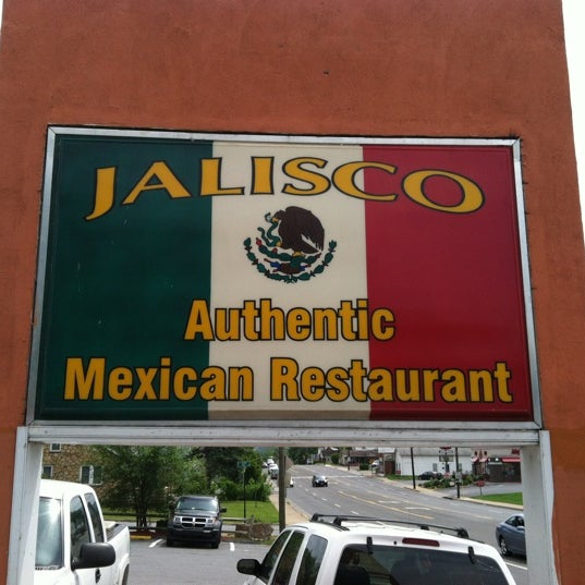 Снимок сделан в Jalisco Authentic Mexican Restaurant пользователем Salvador G. 5/9/2012