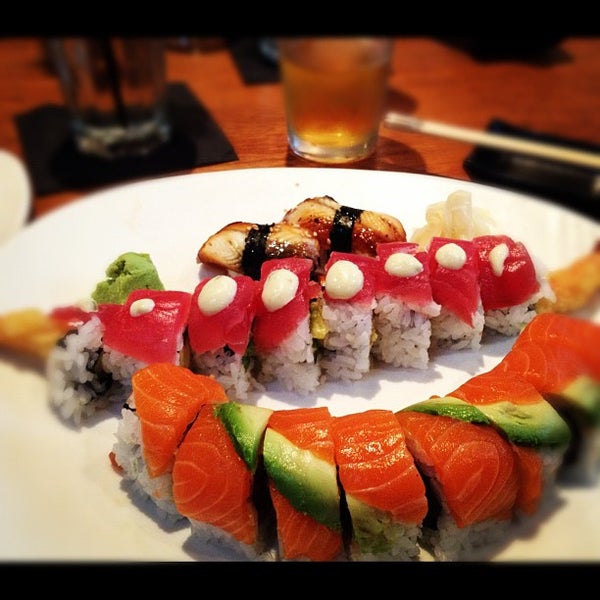 6/30/2012 tarihinde Drew C.ziyaretçi tarafından Maiko Sushi Lounge'de çekilen fotoğraf