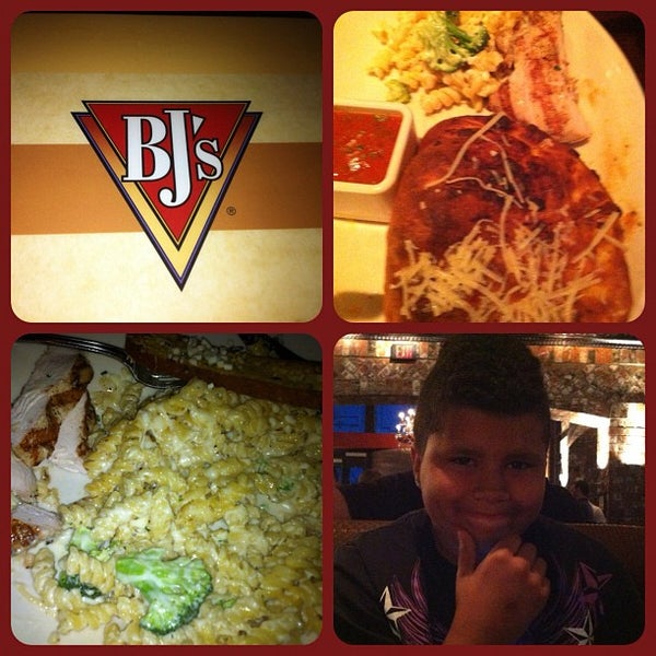 Photo taken at BJ&#39;s Restaurant &amp; Brewhouse by Jessika Lee J. on 4/7/2012