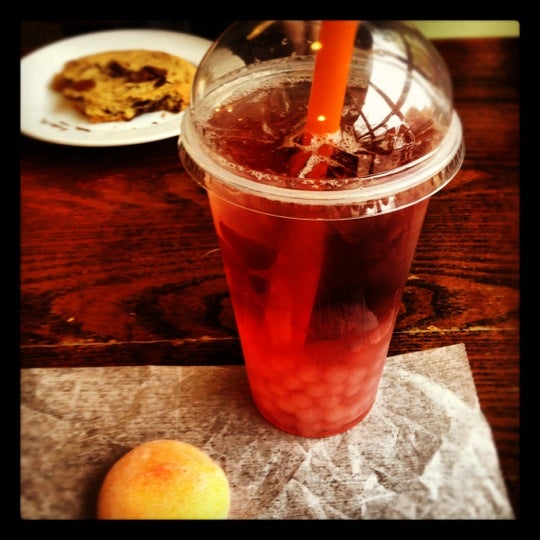 5/15/2012 tarihinde Sarah A.ziyaretçi tarafından Empire Tea &amp; Coffee'de çekilen fotoğraf