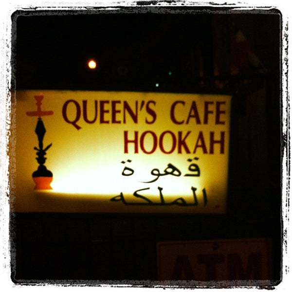 Снимок сделан в Queens Cafe пользователем Brian C. 8/31/2012