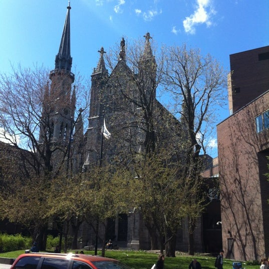 รูปภาพถ่ายที่ UQAM | Université du Québec à Montréal โดย François B. เมื่อ 4/17/2012