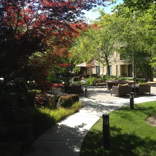 6/8/2012 tarihinde Robert K.ziyaretçi tarafından Courtyard by Marriott'de çekilen fotoğraf