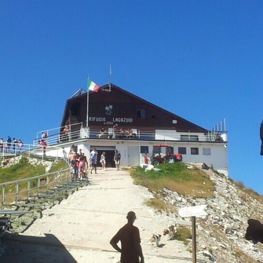 Горная база Рифуджо Лагацуой Rifugio Lagazuoi