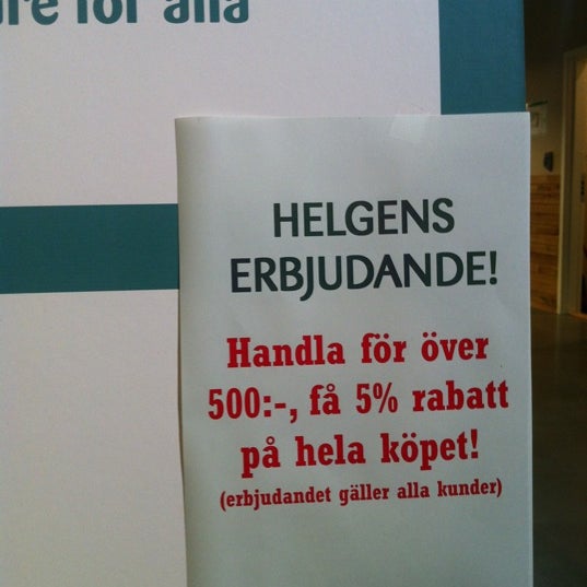 รูปภาพถ่ายที่ Green matmarknad โดย Björn S. เมื่อ 4/14/2012