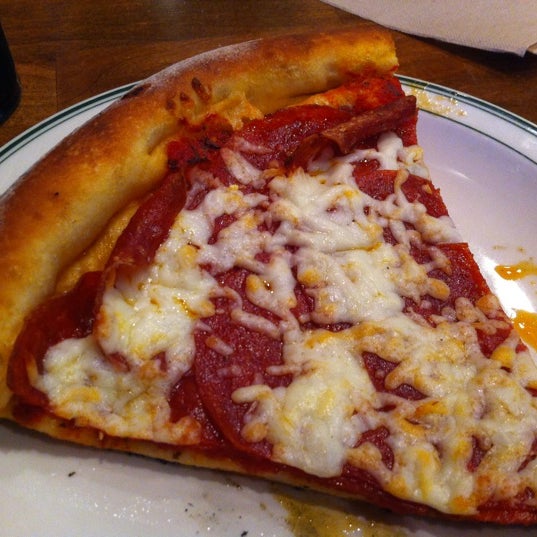 Foto tirada no(a) Vancouver Pizza por Stephanie C. em 6/8/2012