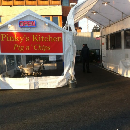 Foto diambil di Pinky&#39;s Kitchen oleh Nathan M. pada 2/16/2012