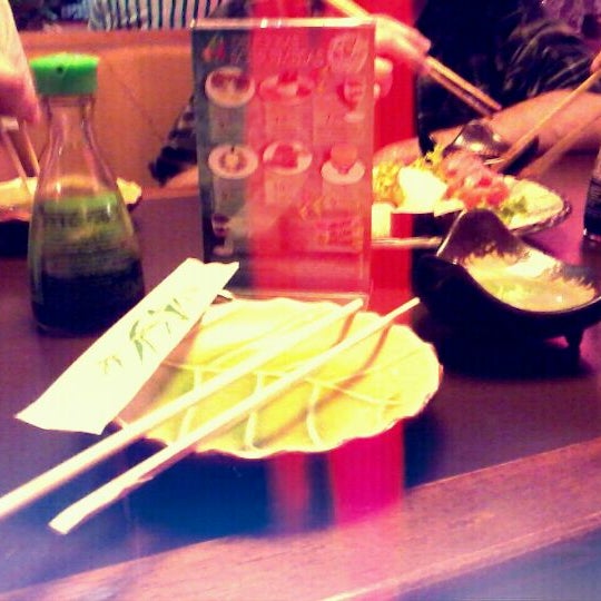 Foto tirada no(a) Zensei Sushi por Victor F. em 3/29/2012