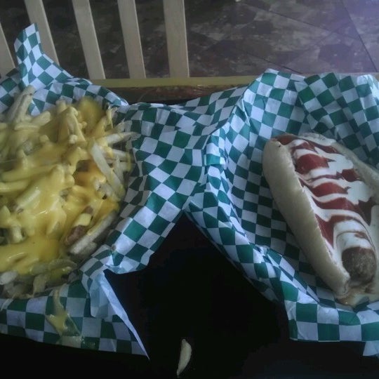 Foto scattata a Zack&#39;s Hotdogs &amp; Hot Sandwiches da Bienon B. il 7/10/2012
