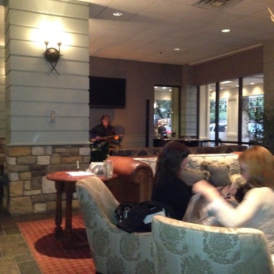 Foto tomada en Radisson Hotel &amp; Suites Austin Downtown  por Nina K. el 3/11/2012