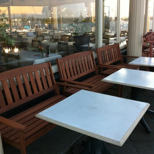Photo taken at Het Panorama Restaurant/Grand-Café by Guido V. on 3/22/2012
