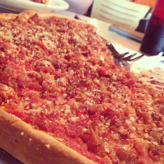 Foto tirada no(a) South of Chicago Pizza and Beef por Jonathan J. em 5/31/2012