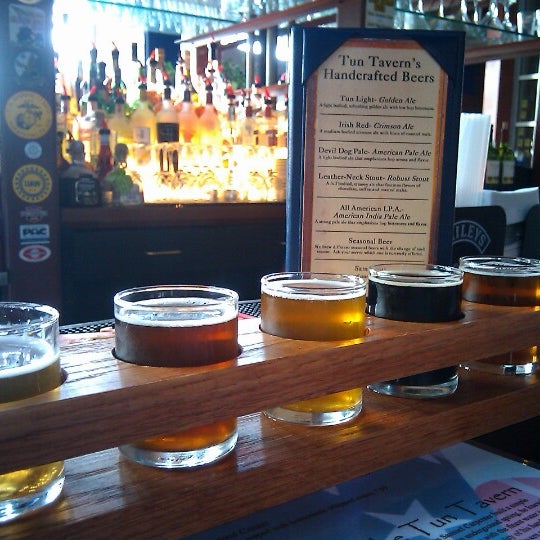 6/18/2012 tarihinde Tom P.ziyaretçi tarafından Tun Tavern Restaurant &amp; Brewery'de çekilen fotoğraf