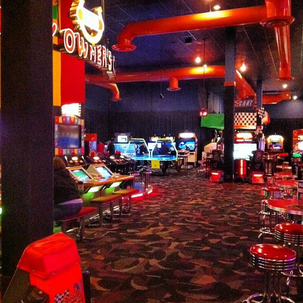 Photo taken at Dave &amp; Buster&#39;s by Matt D. on 2/17/2012