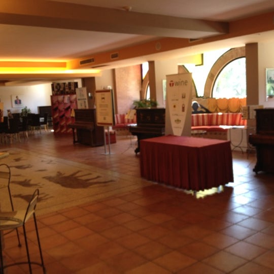 Das Foto wurde bei Hotel Giò Wine e Jazz Area von ITforNoDummies am 4/27/2012 aufgenommen