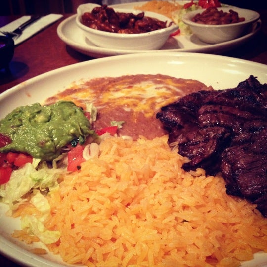 Foto tirada no(a) Tapatio Mexican Restaurant por Diana N. em 7/23/2012