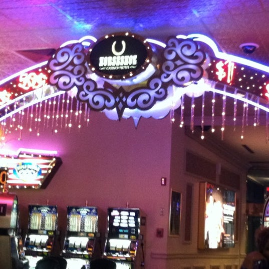 Снимок сделан в Horseshoe Casino and Hotel пользователем Carly M. 3/7/2012