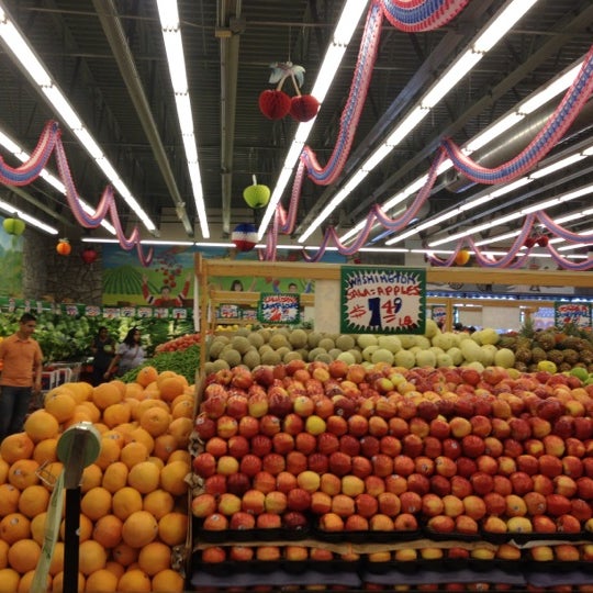 Photo taken at Stanley&#39;s Fresh Fruits and Vegetables by Nate D. on 5/22/2012